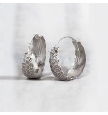 Dames oorbellen van gehamerd zilver