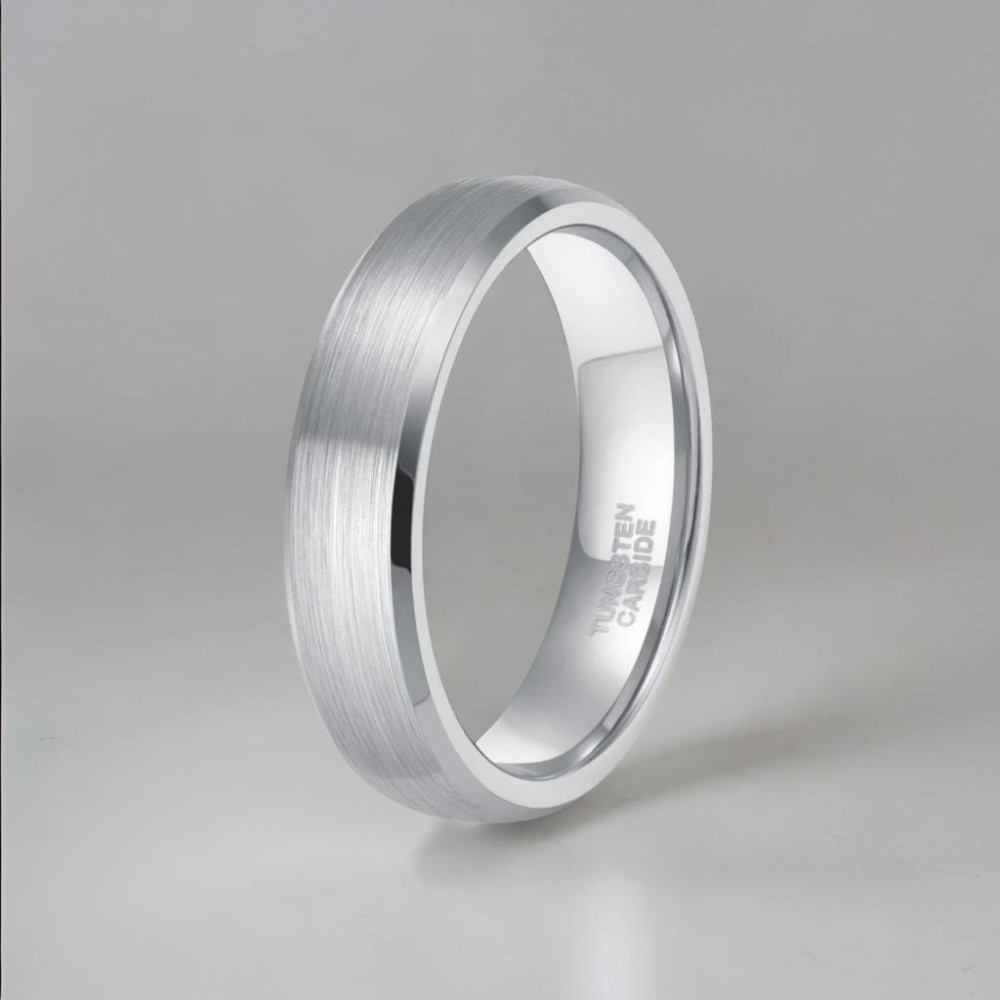 Bague personnalisee homme alliance tungstene dome brosse