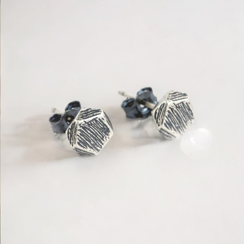 Boucles d'oreilles clous argent 925 pentagone noir