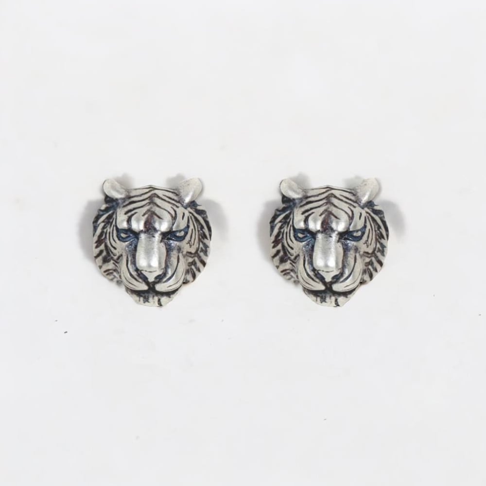 Boucles d'oeilles homme clous tigre argent