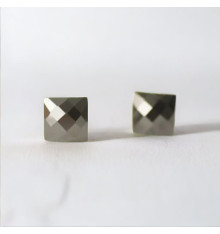 Minimalistische Ohrstecker aus schwarzer Keramik und Silber