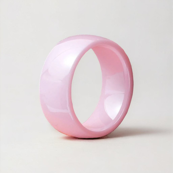 Anello a cupola in ceramica rosa personalizzato da donna con finitura lucida