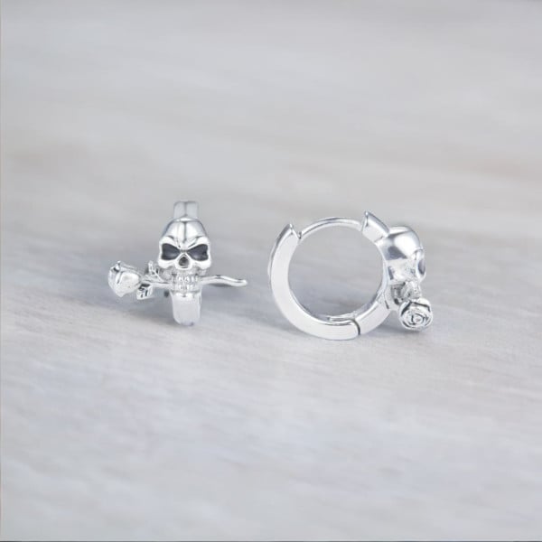 Boucles d'oreilles homme creoles anneau acier crane tete de mort