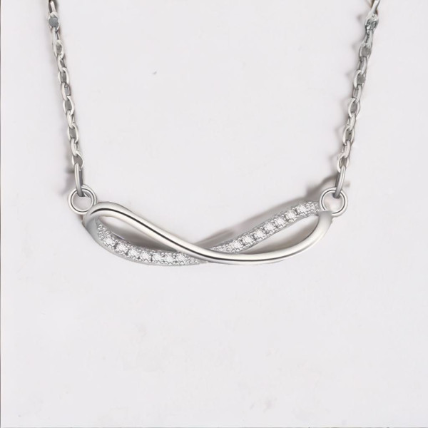 Colgante de cadena de plata con símbolo de infinito de circonitas