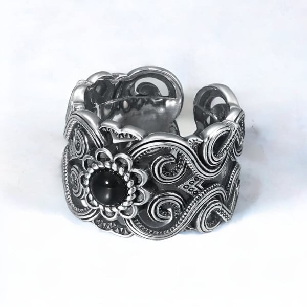 Ridderlijke herenring van zwarte onyx met Keltisch patroon