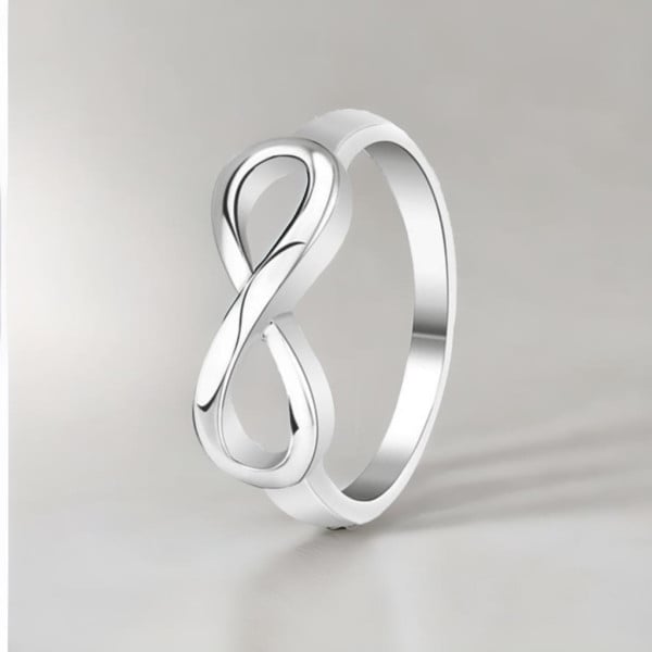 Anillo minimalista infinito de plata rodiada para mujer