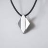 Colgante de tungsteno personalizado para hombre con placa de diamantes facetados
