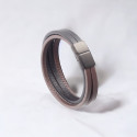 Pulsera de hombre de piel multicintas con cierre magnético de acero.