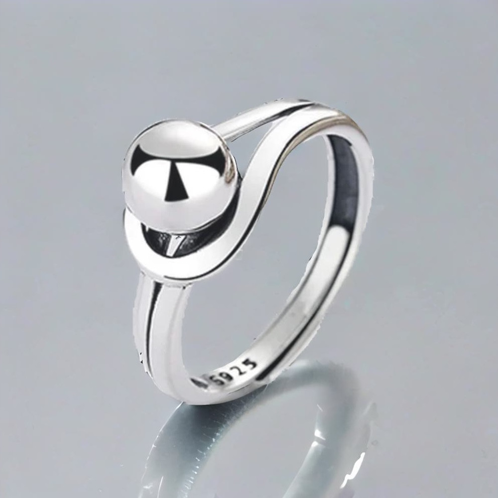 Silver open ring with sailor's knot