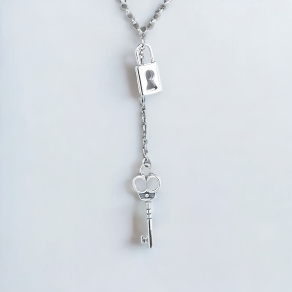Ciondolo in argento con chiave lucchetto