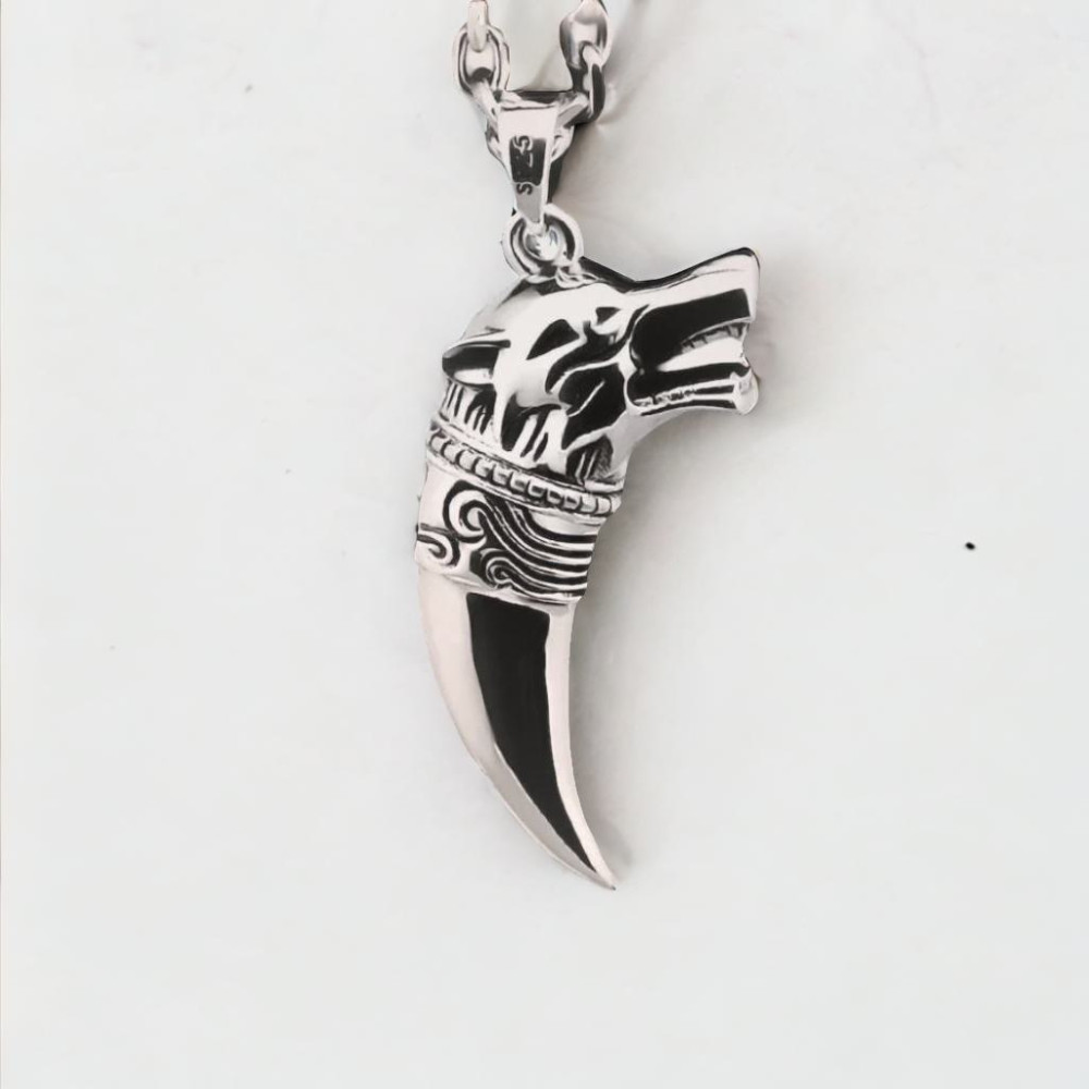Silberner Eckzahn-Wolfskopf-Anhänger für Herren