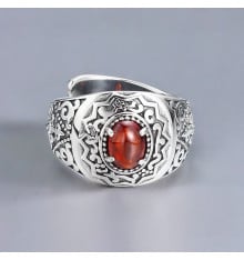 Anello da cavaliere aperto in argento da uomo con onice ovale rosso e motivo a croce