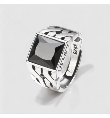 Anello con sigillo greco aperto in argento con zircone nero
