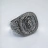 Chevalière lion motif grecque