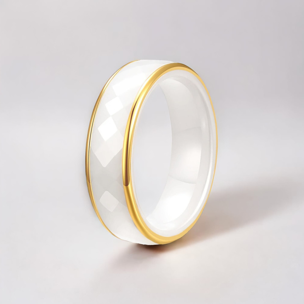 Anello in ceramica multisfaccettato