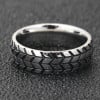 Bague personnalisee homme anneau titane plaque or style pneu biker rouage