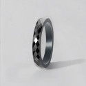 Anello da donna personalizzato, anello in ceramica nera sfaccettata