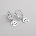 Orecchini a cerchio in argento con emoji sorridente