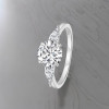 Anello di fidanzamento in argento con moissanite