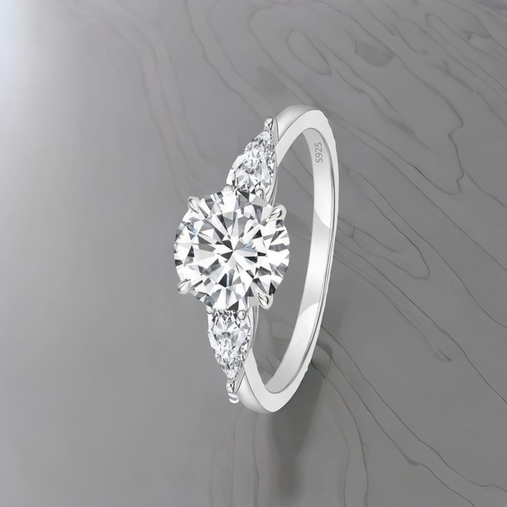 Anello di fidanzamento in argento con moissanite