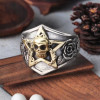 Anello cavalleresco in argento da uomo con teschio pentacolo
