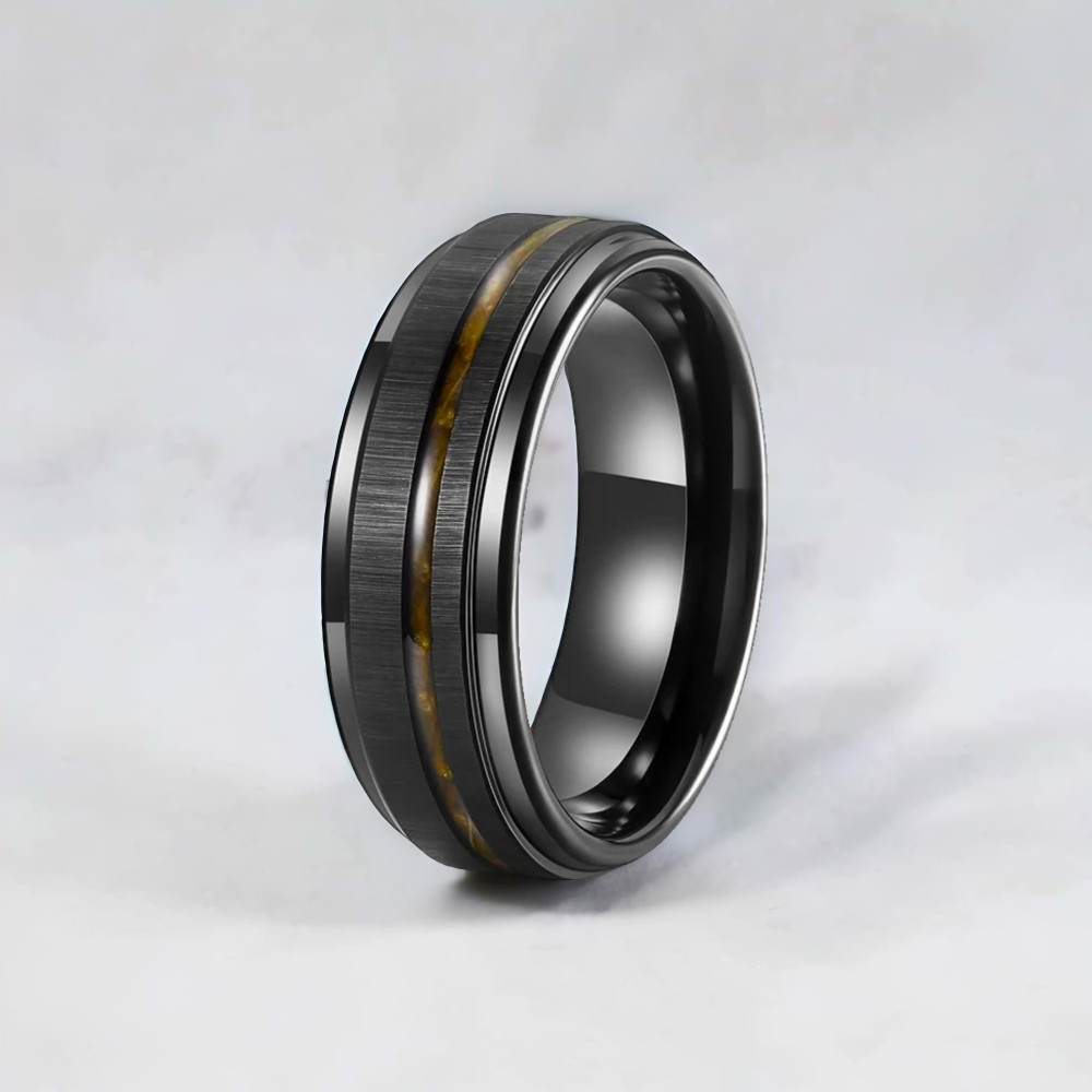 Anillo de tungsteno cepillado facetado con línea de madera personalizable (Dupliqué)