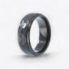 Anello in tungsteno dal design martellato da uomo