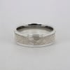 Bague homme anneau en tungstene martelee design