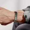 Bracciale da uomo in acciaio nero spazzolato magnetico linea oro