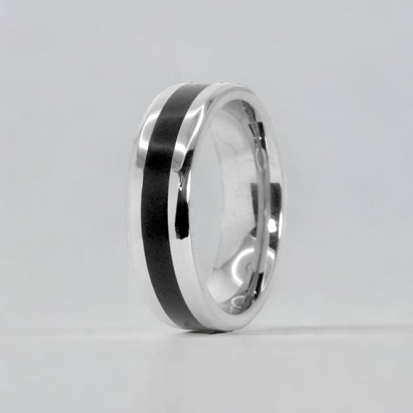 Bague personnalisee titane resine noir anneau homme bande a graver