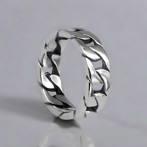 Anillo de hombre con cadena de plata rodiada.