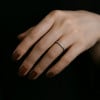 Bague tungstène anneau fin sablé personnalisable