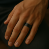 Bague personnalisee tungstene homme finition brosse noir bleu