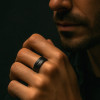 Bague personnalisee tungstene noir rainure brosse