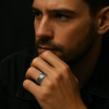Bague personnalisee tungstene noir rainure brosse