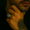 Bague homme tungstene anneau ruban turquoise a graver