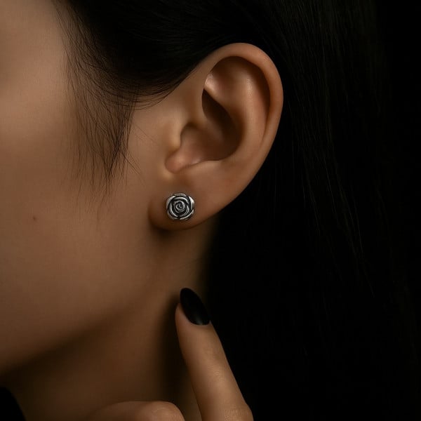 Orecchini a perno in argento 925 con fiore rosa