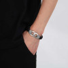 Herrenarmband aus geflochtenem Leder mit Handschelle aus Stahl