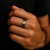 Bague mariage personnalisable titane ligne bois a graver