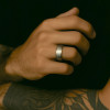 Bague personnalisee dome tungstene homme noir brosse