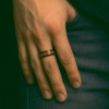 Bague personnalisee femme anneau ceramique noire ligne bois