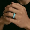 Bague homme tungstene anneau ruban turquoise a graver