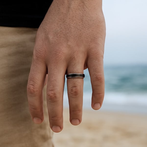 Bague tungstène noire brossée or rose intérieur personnalisée 2675