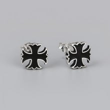 Boucles d'oreilles clous croix de malte argent