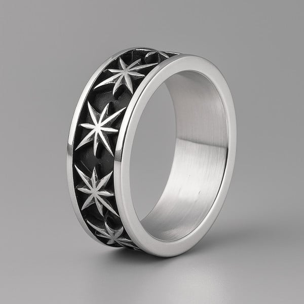 Anello uomo in acciaio con stella in rilievo