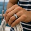 Bague mariage personnalisee alliance dome tungstene fibre blanche