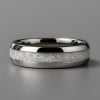 Bague mariage personnalisee alliance dome tungstene fibre blanche