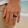 Bague alliance anneau fibre bleue tungstene zirconium personnalisable