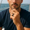 Fede nuziale da uomo in tungsteno martellato personalizzabile