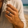 Bague personnalisee titane homme anneau ligne zirconium